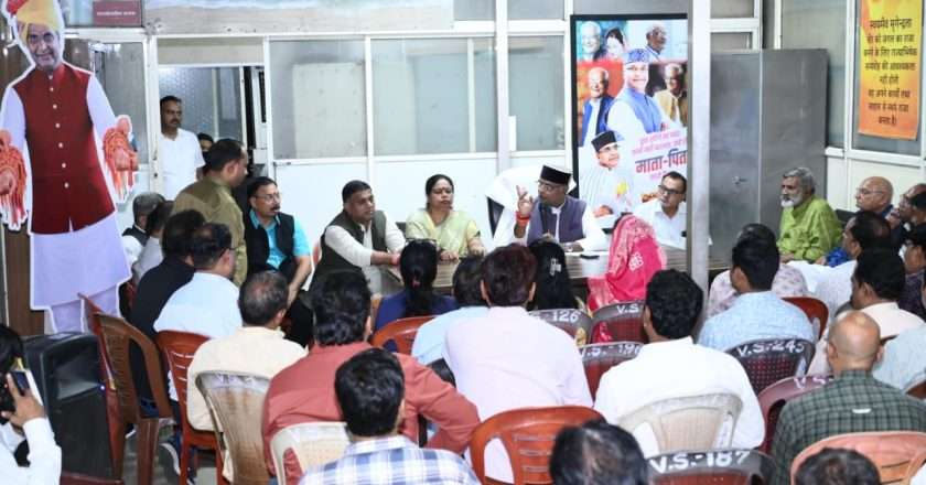 Minister Sarang Reviews Seva Sankalp Campaign Preparations with Narela Assembly Workers